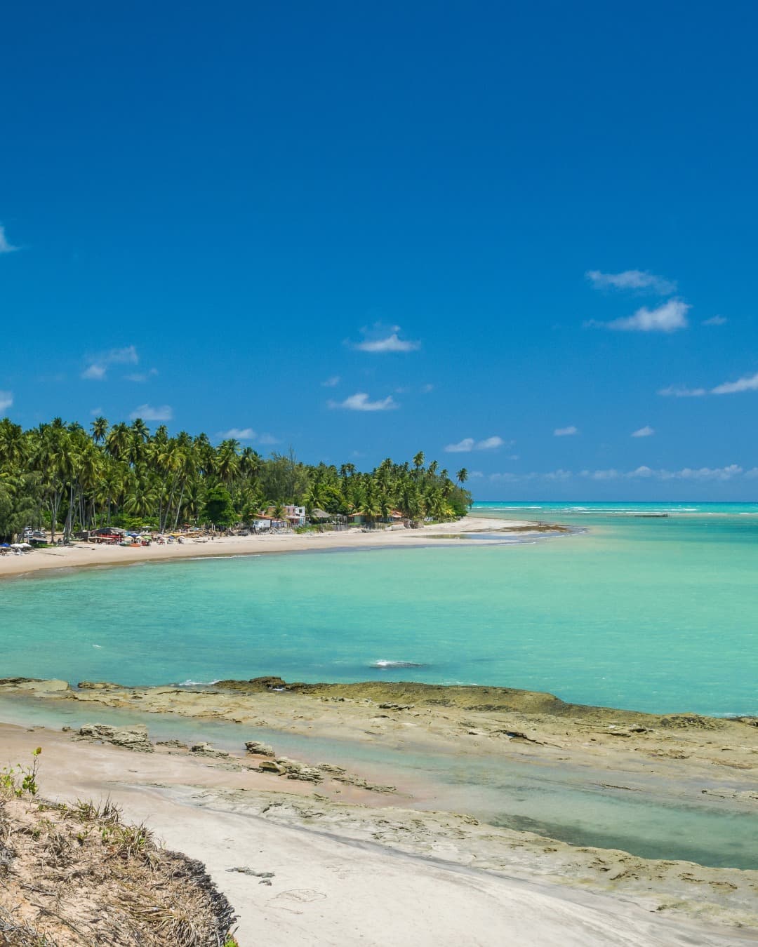 Praia de águas calmas